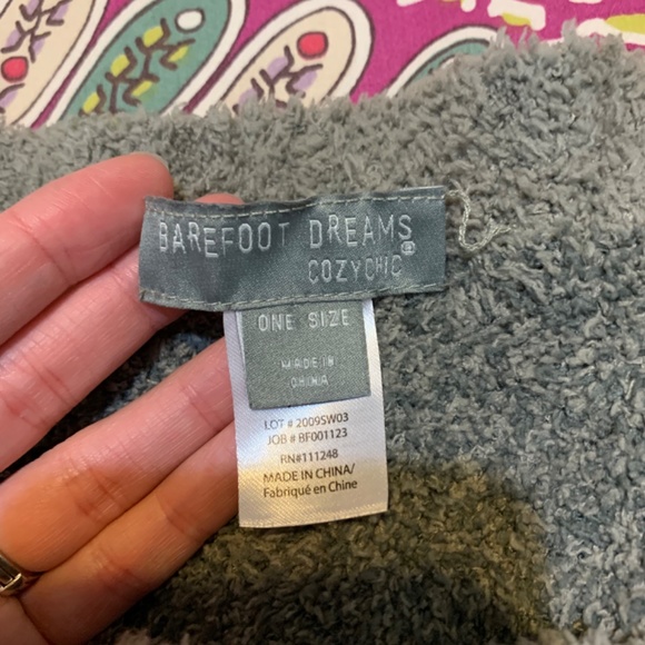 Barefoot Dreams poncho - Picture 5 of 10